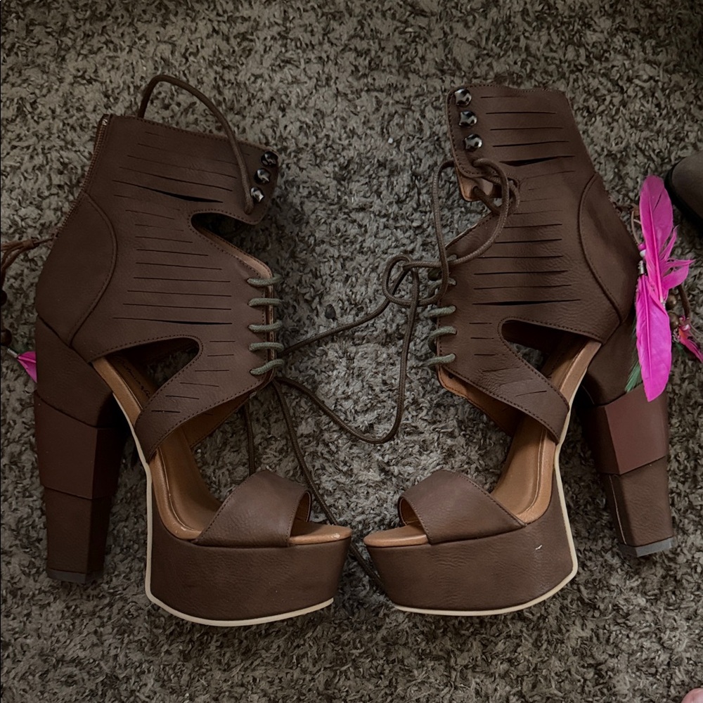 Y2K brown lace up heel.